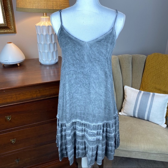 entro Dresses & Skirts - ENTRO GRAY RUFFLE BABYDOLL DRESS.